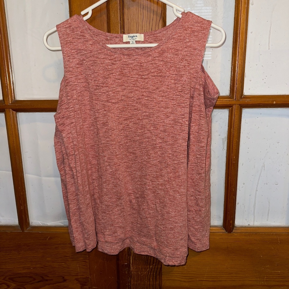 Long sleeved shirt with shoulder cut outs